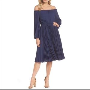 GAL MEETS GLAM ELISE PLEATED DRESS